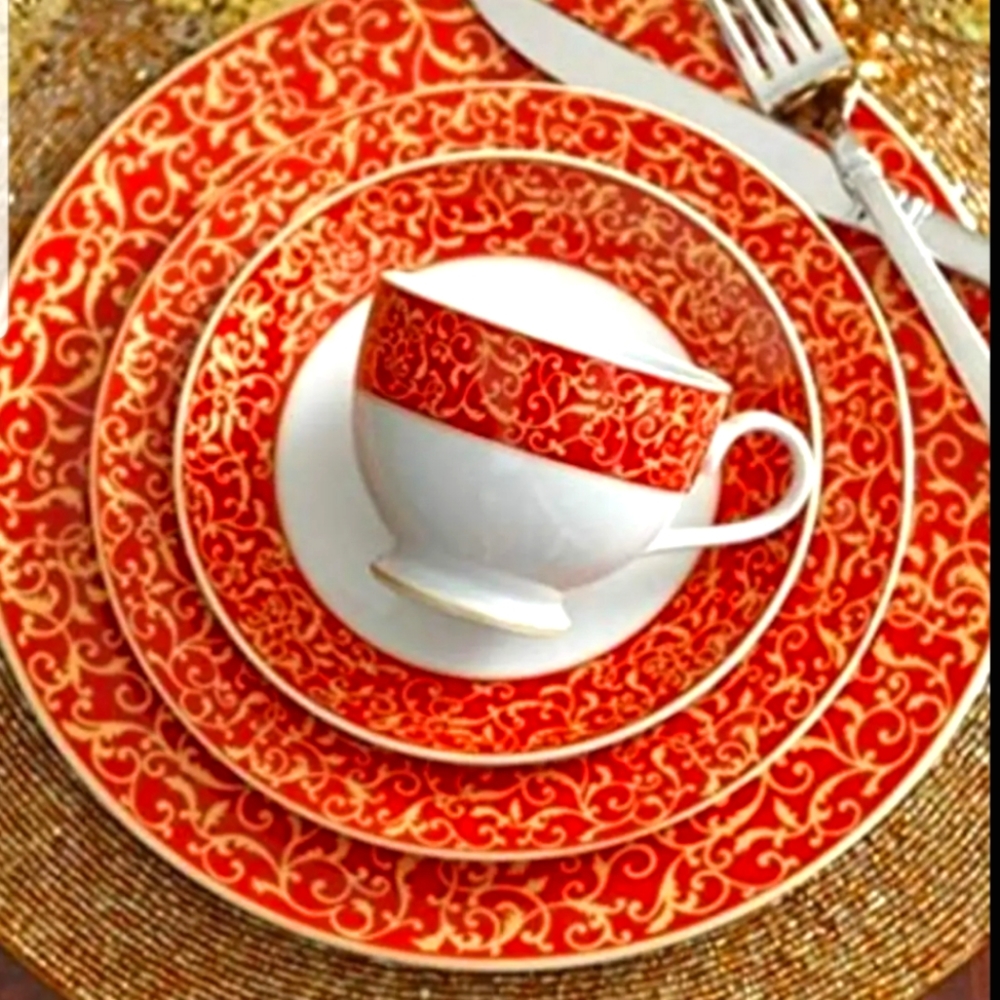 Mikasa Fine China Rouge 20 piece 4 place setting